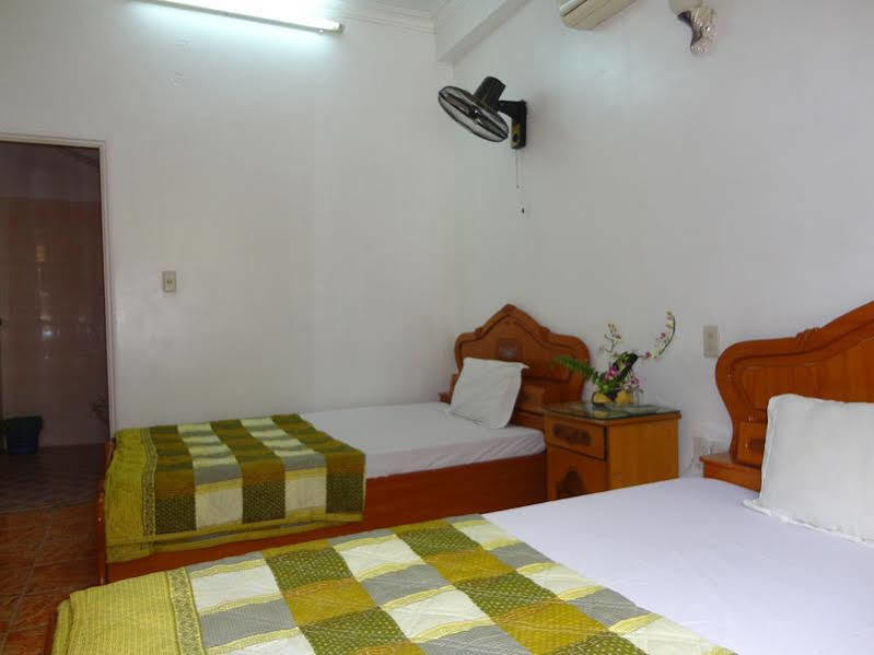 Cat Ba Hostel Cat Ba Island Esterno foto